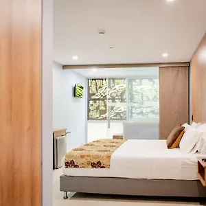 Madeiro 4*, Medellín Colombia